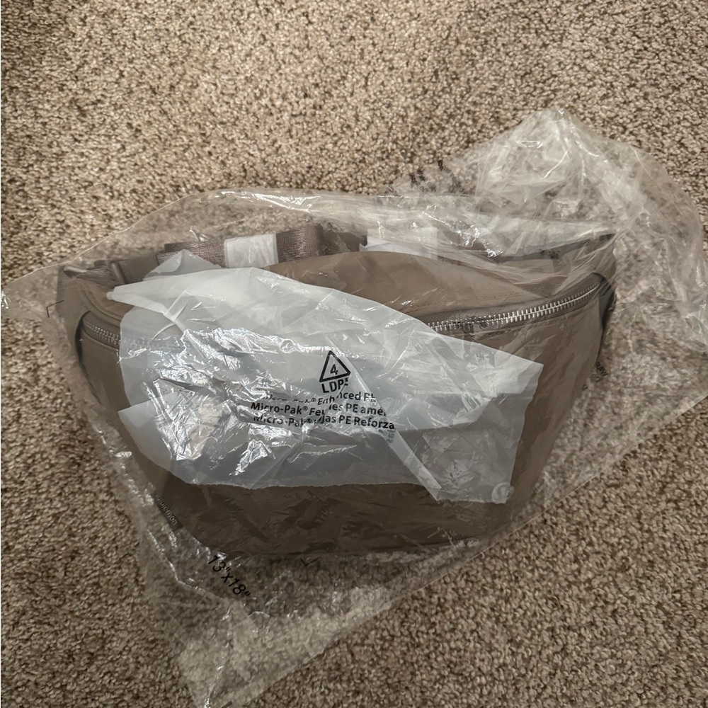 Lululemon City Essentials Belt Bag 3L - Picture 2 of 2